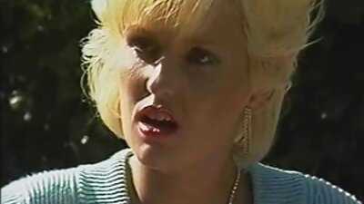 Kurvás milf mostoha tesó szex érinti a férfi kint a parton